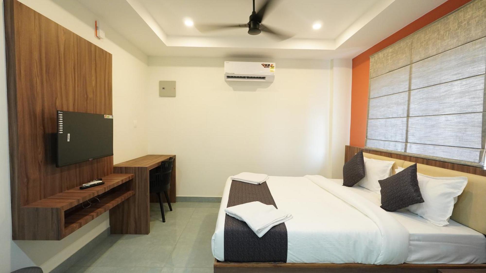 Hotel Hive Inn - Kozhikode Bagian luar foto