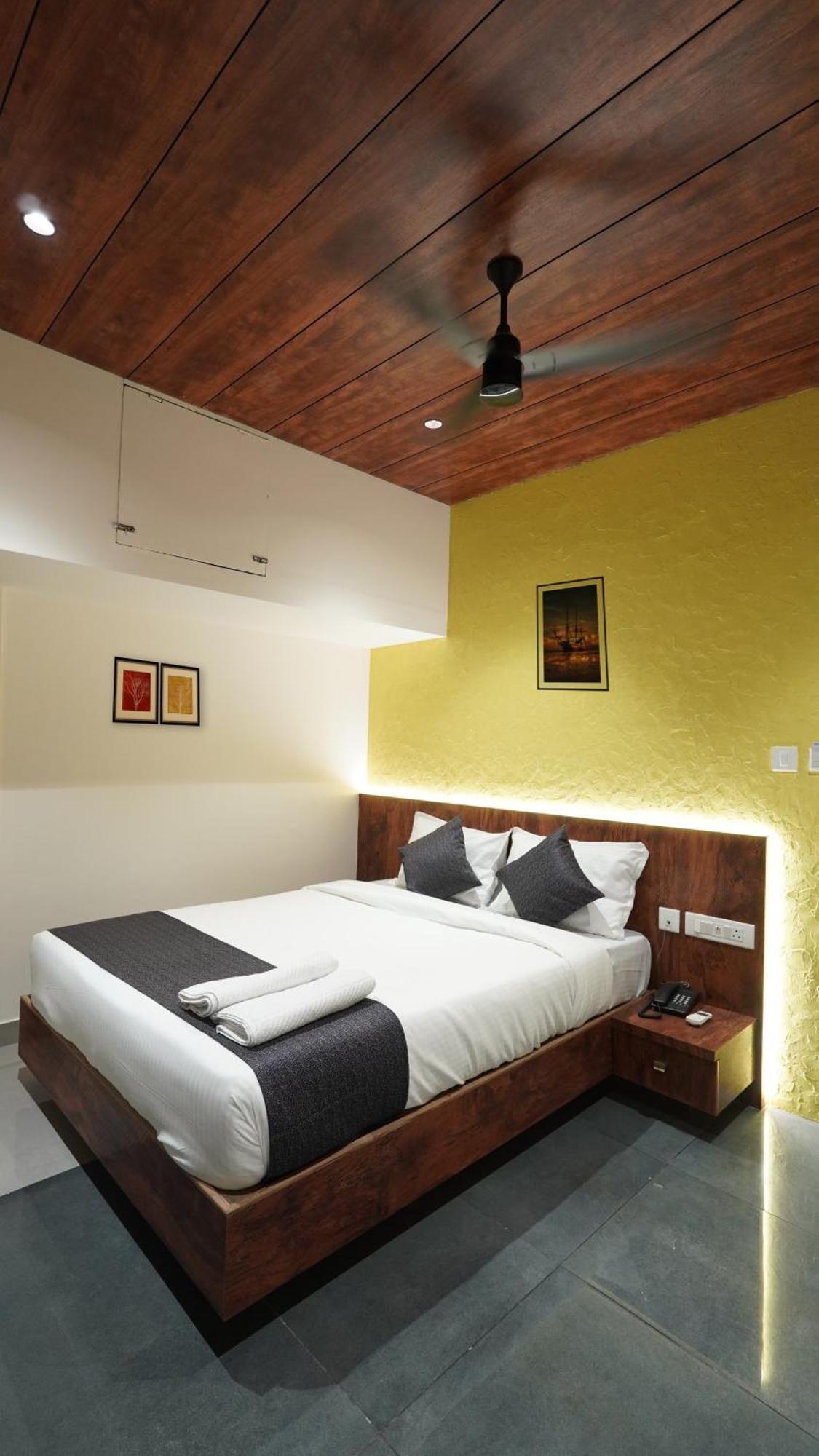 Hotel Hive Inn - Kozhikode Bagian luar foto