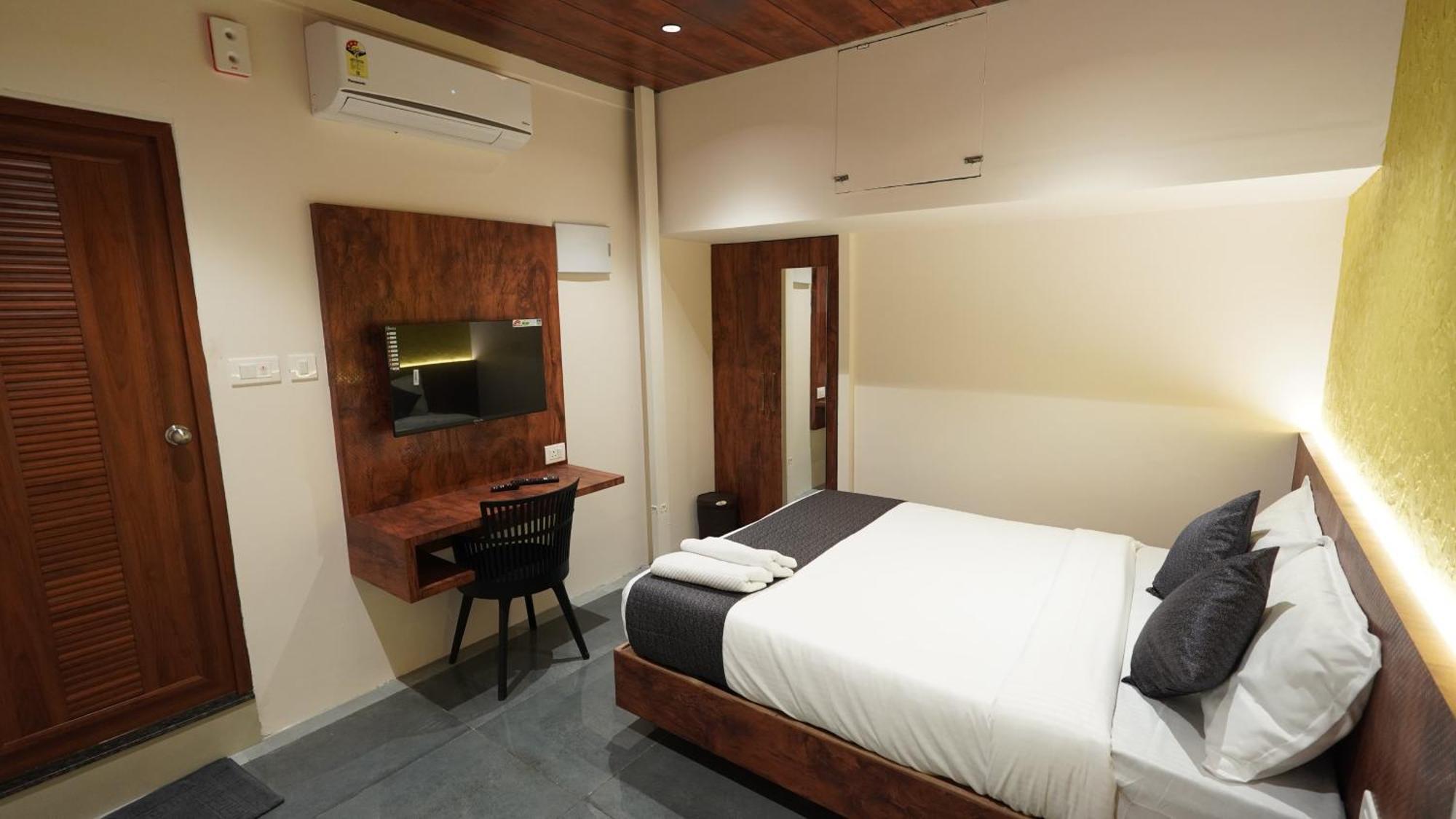 Hotel Hive Inn - Kozhikode Bagian luar foto