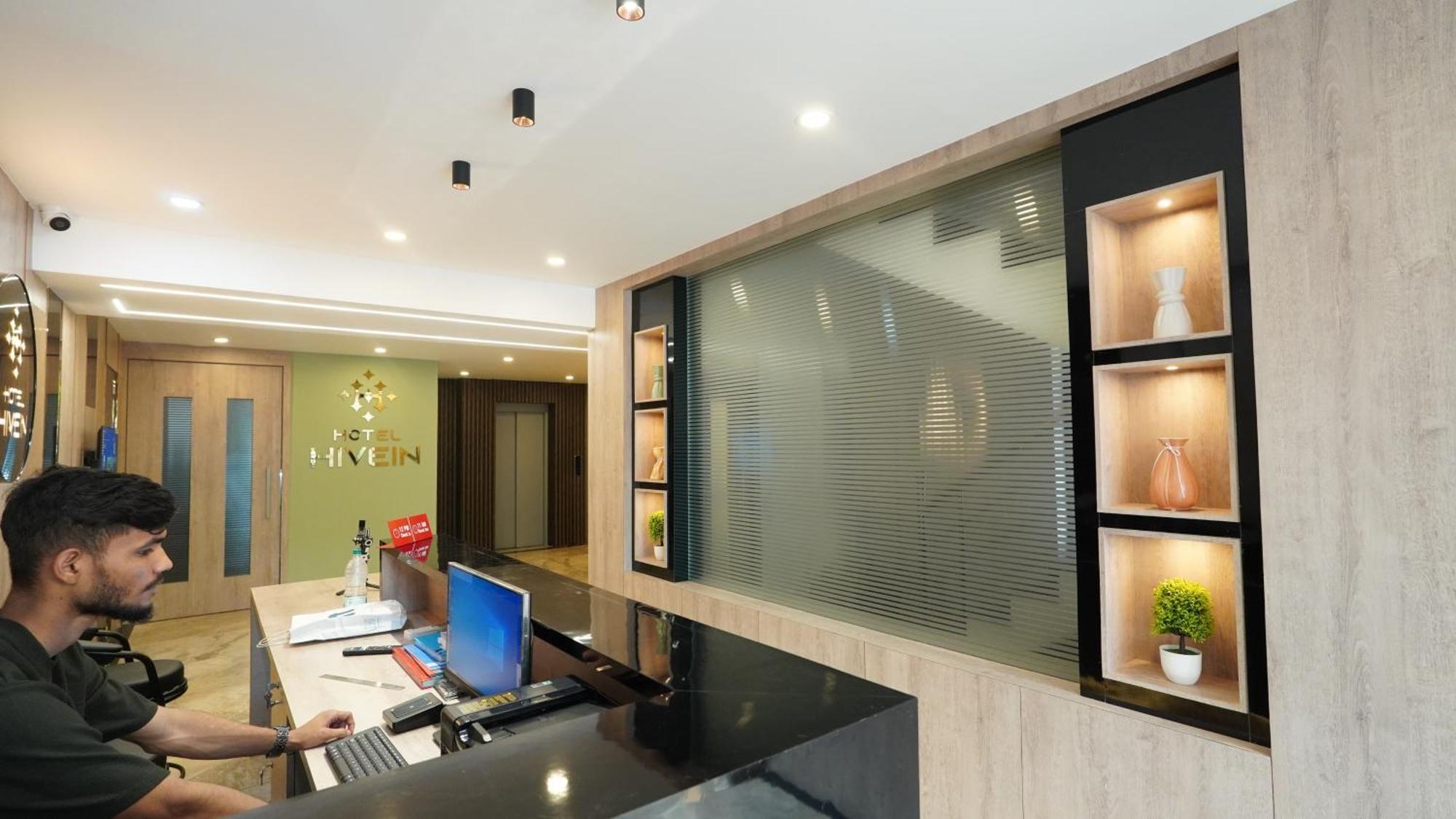 Hotel Hive Inn - Kozhikode Bagian luar foto