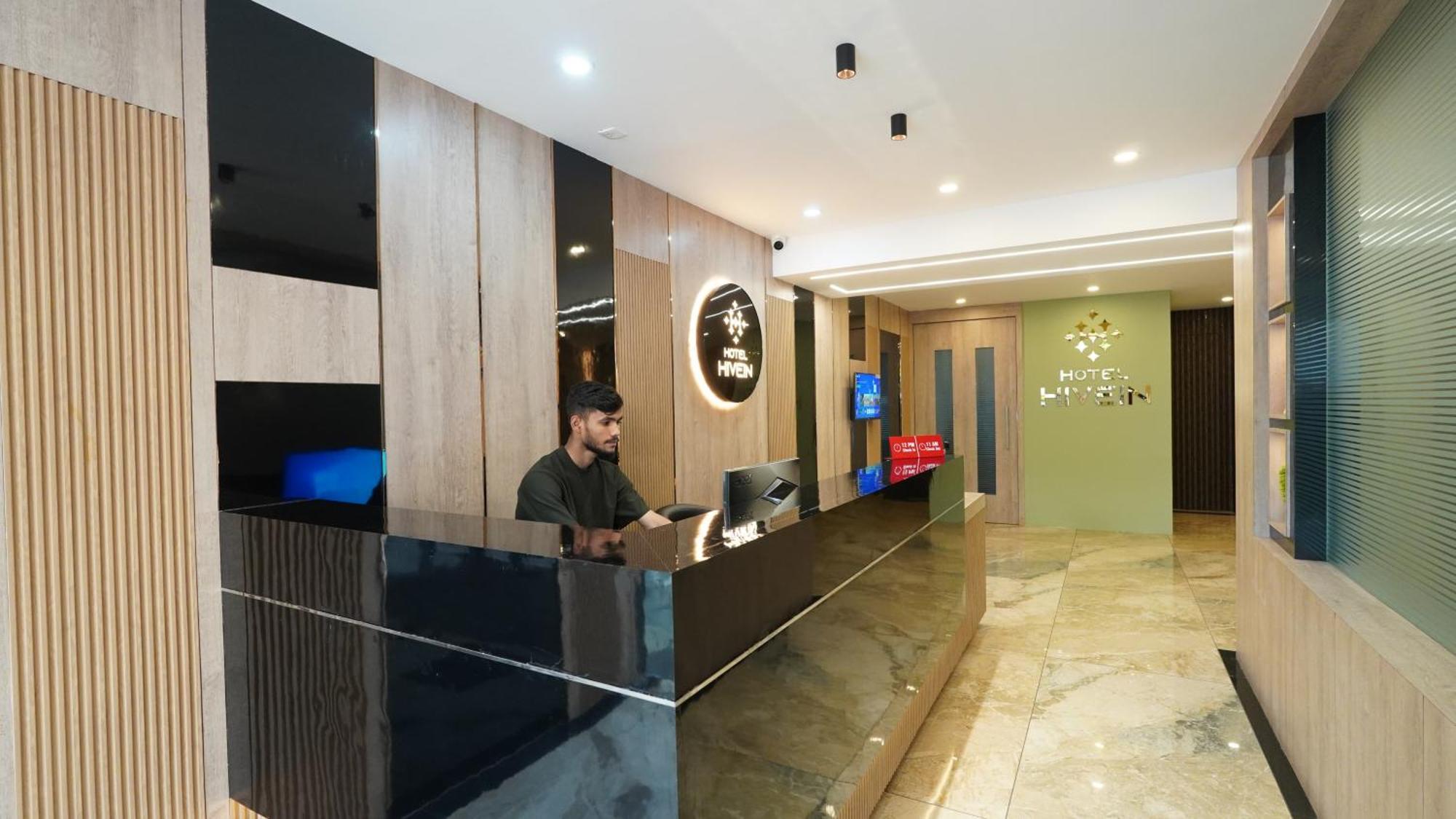 Hotel Hive Inn - Kozhikode Bagian luar foto
