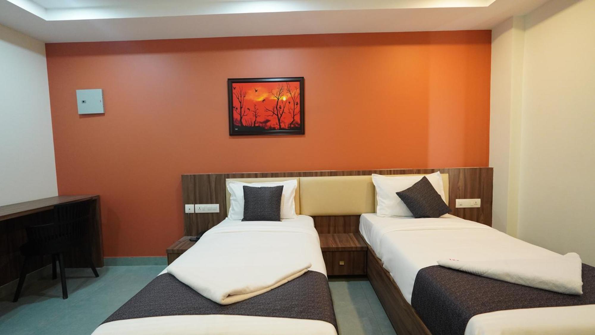 Hotel Hive Inn - Kozhikode Bagian luar foto