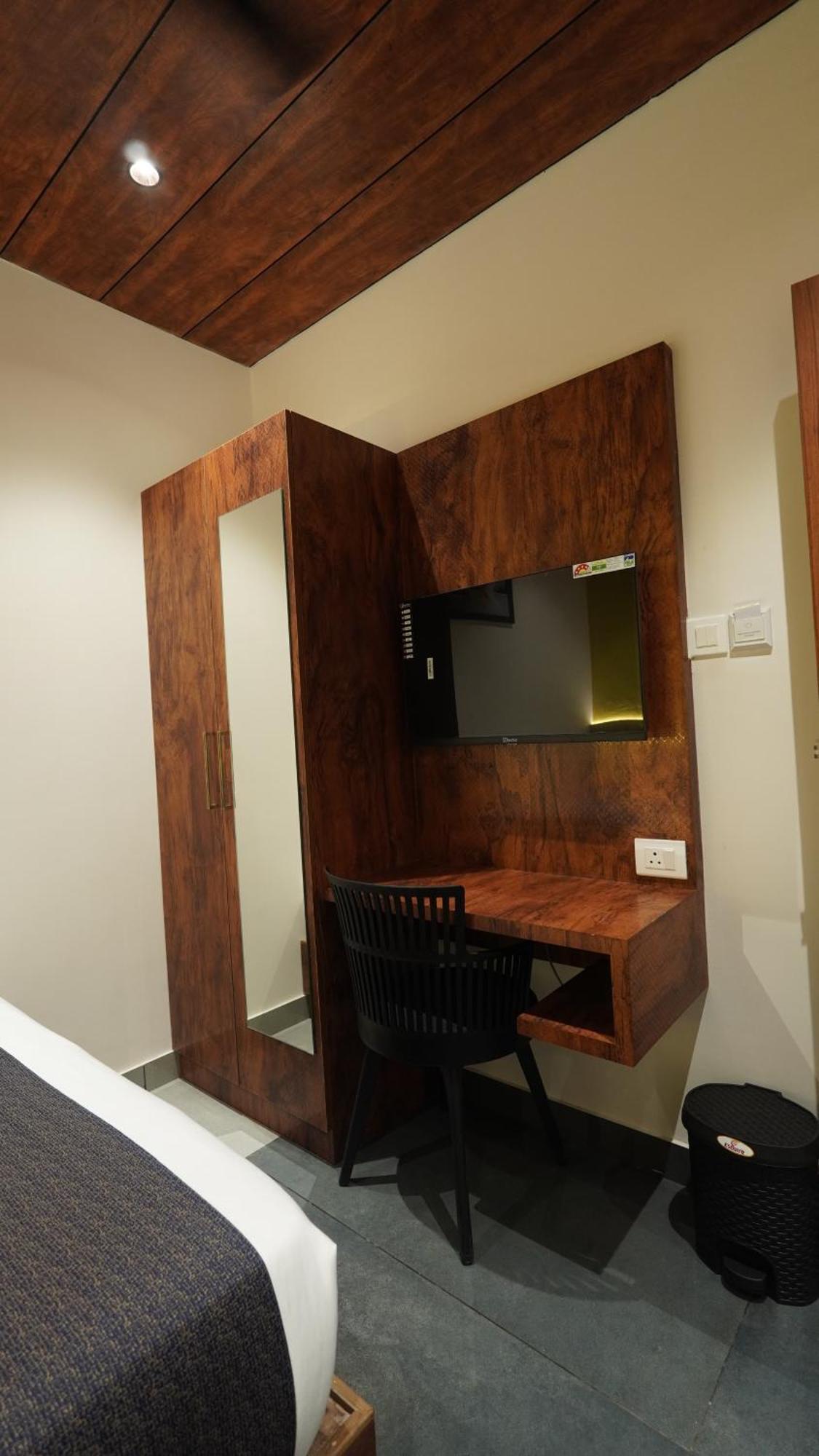 Hotel Hive Inn - Kozhikode Bagian luar foto
