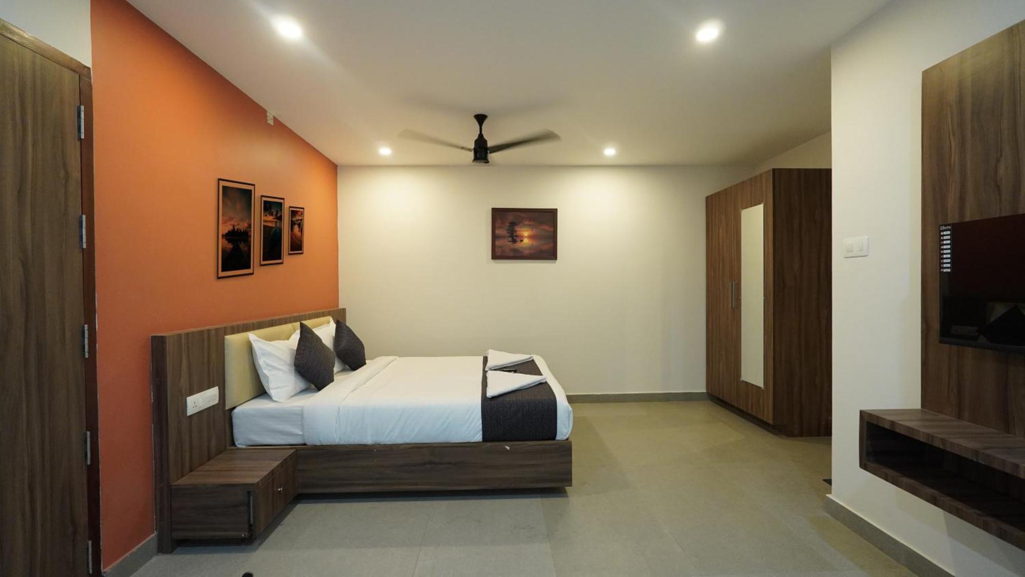 Hotel Hive Inn - Kozhikode Bagian luar foto