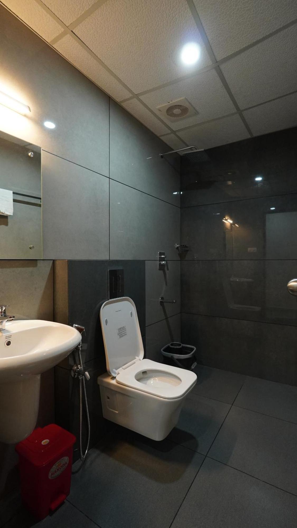 Hotel Hive Inn - Kozhikode Bagian luar foto