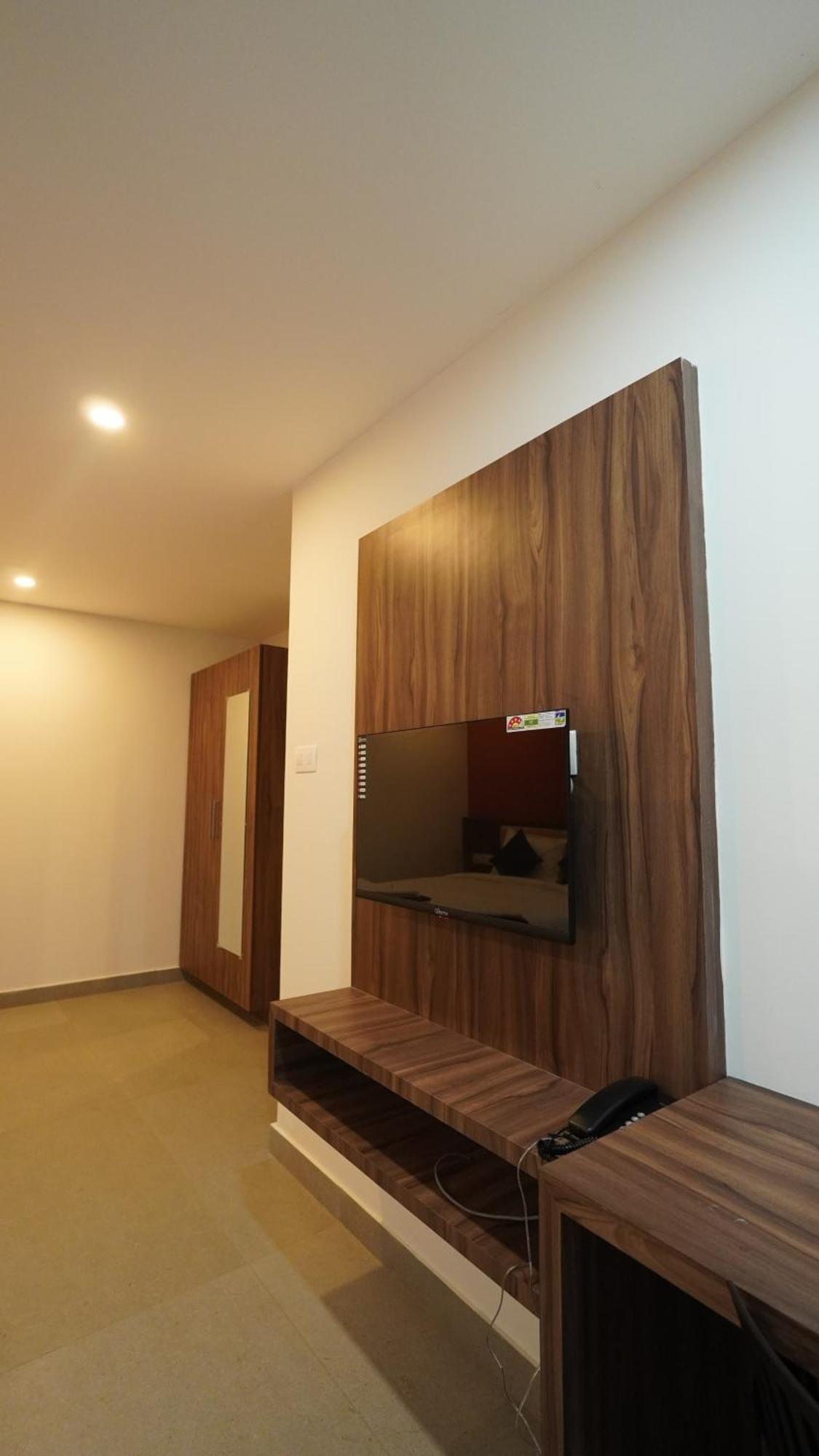 Hotel Hive Inn - Kozhikode Bagian luar foto