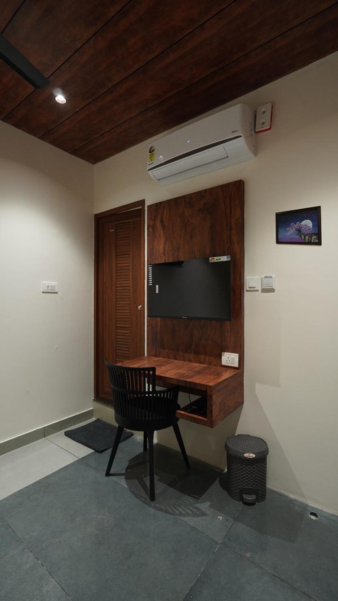 Hotel Hive Inn - Kozhikode Bagian luar foto