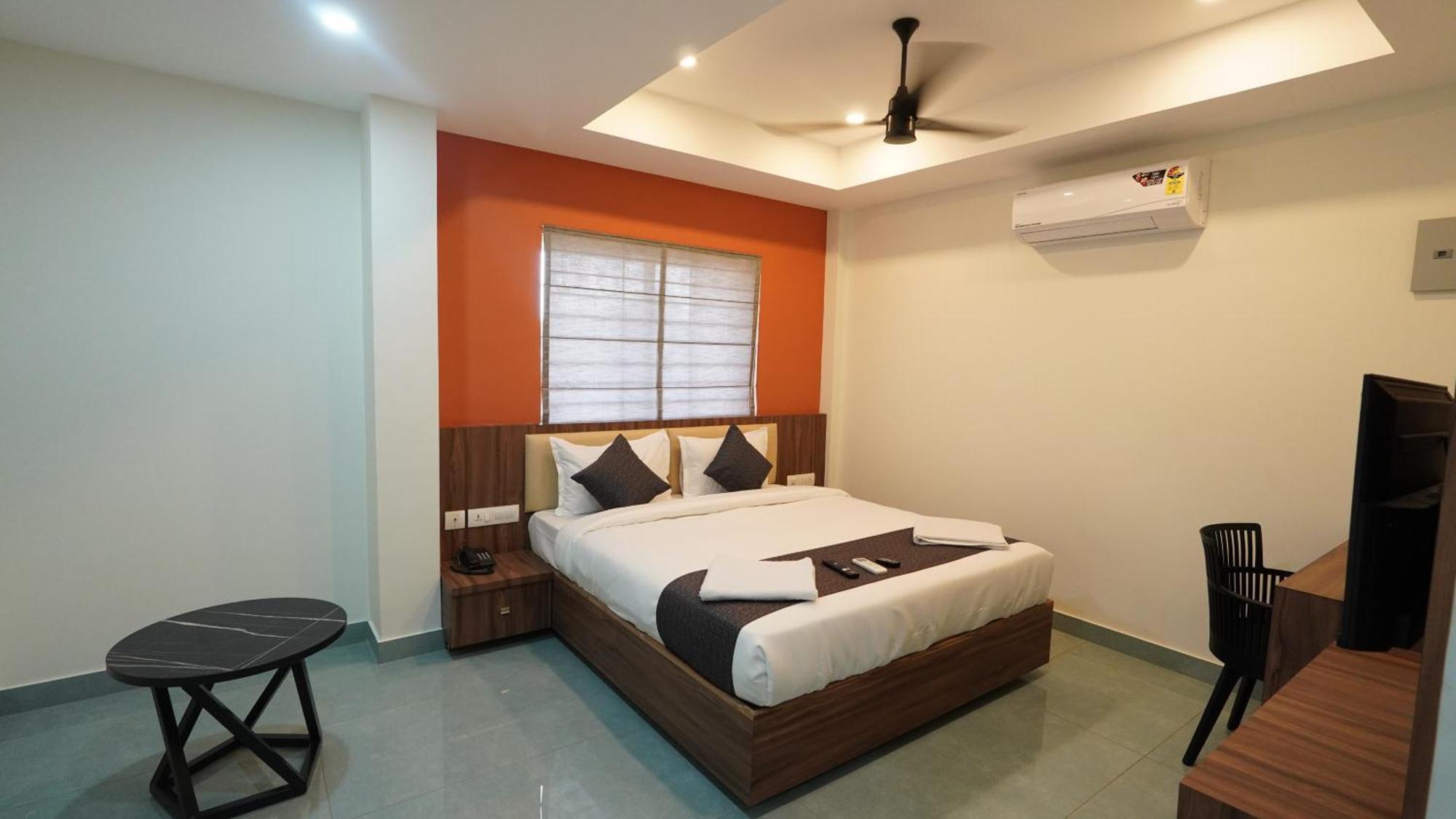 Hotel Hive Inn - Kozhikode Bagian luar foto