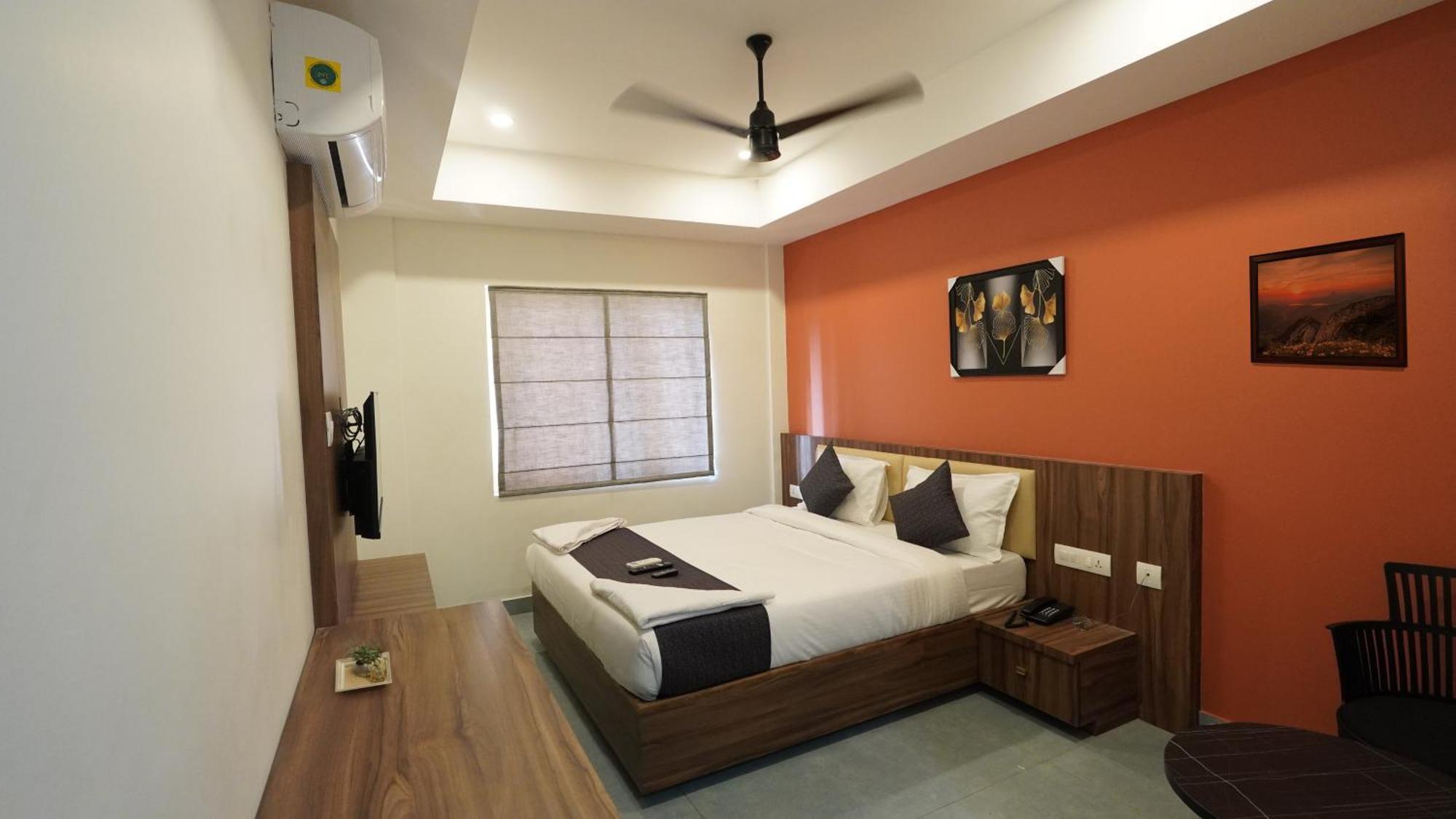 Hotel Hive Inn - Kozhikode Bagian luar foto