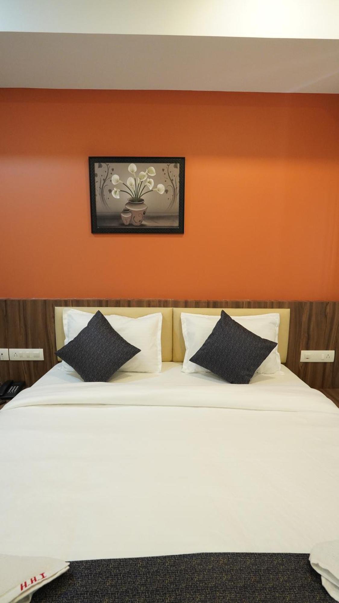 Hotel Hive Inn - Kozhikode Bagian luar foto